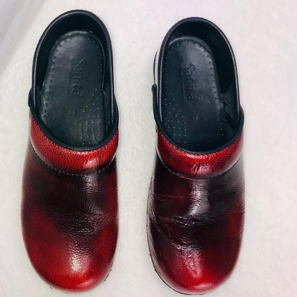 Sanita Red Nursing Clogs - Picture 6 of 11